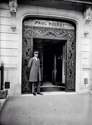 Paul-Poiret-Rond-Point-des-Champs-Elysees